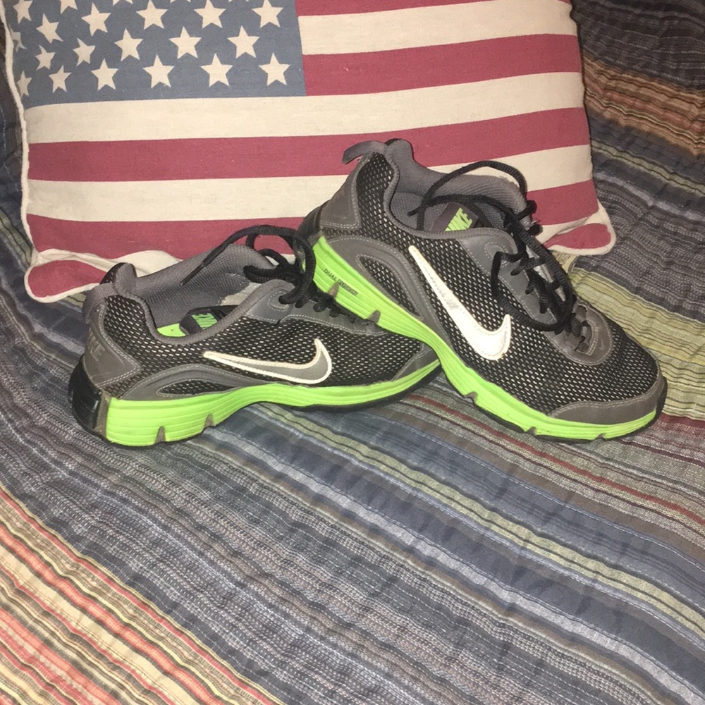 Boys’ Nike sz 5.5Y shoes